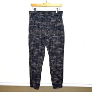 Athleta Farallon Camouflage Jogger Pants for Women 6